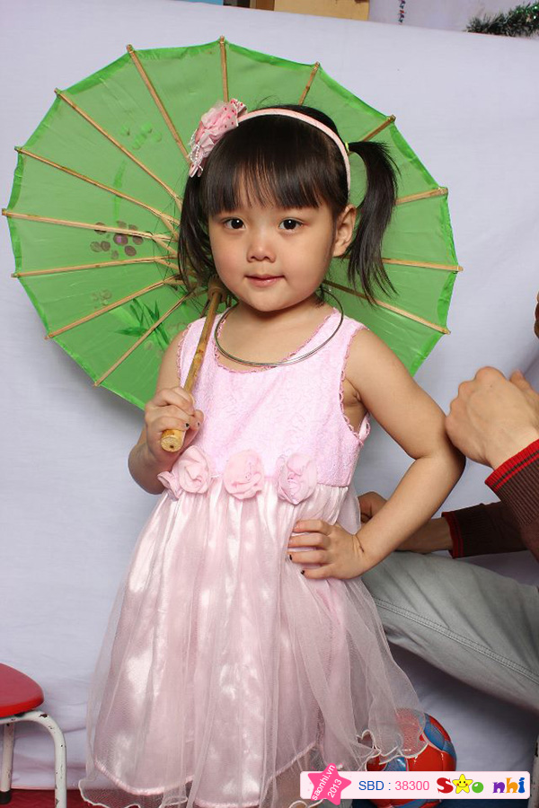 Bé Đinh Gia Nhi