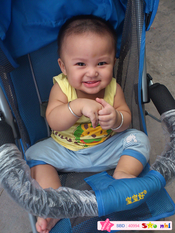 Bé Nguyễn Trần Kiến Văn