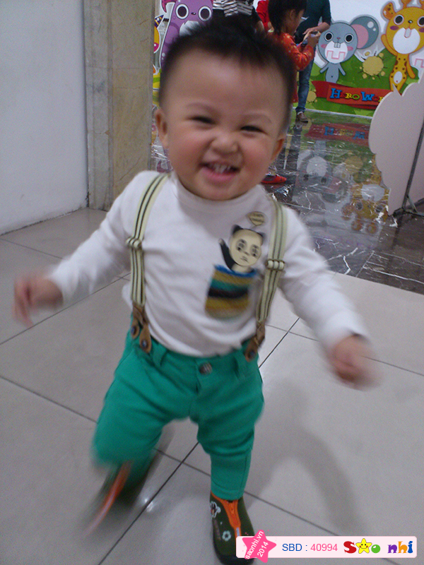 Bé Nguyễn Trần Kiến Văn