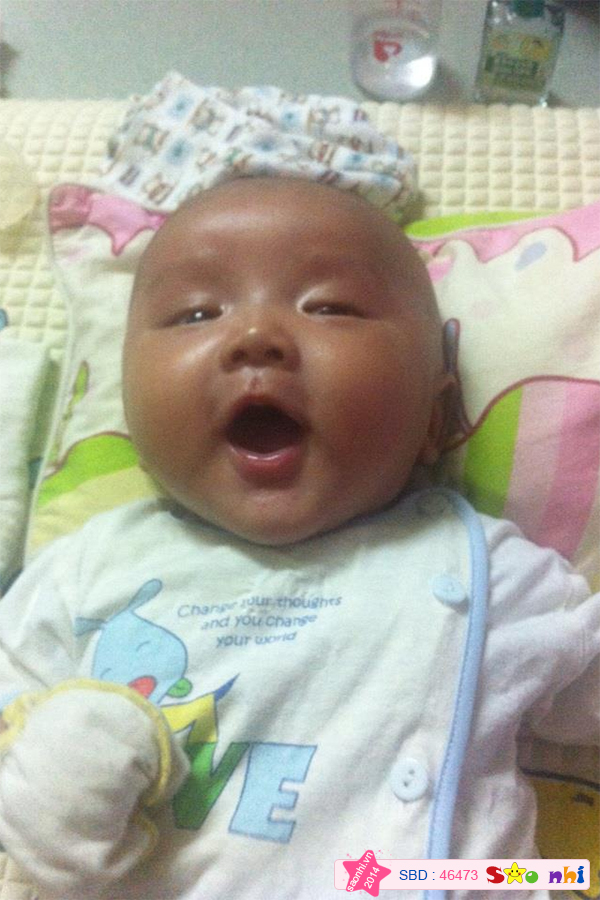 ủa ba đang làm gì vậy chụp len con hả ?