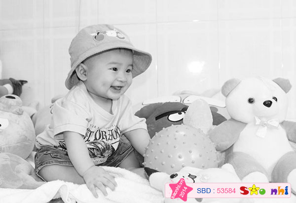Gon lúc 7 tháng tuổi, lần đầu tiên được ba dàn dựng chụp hình