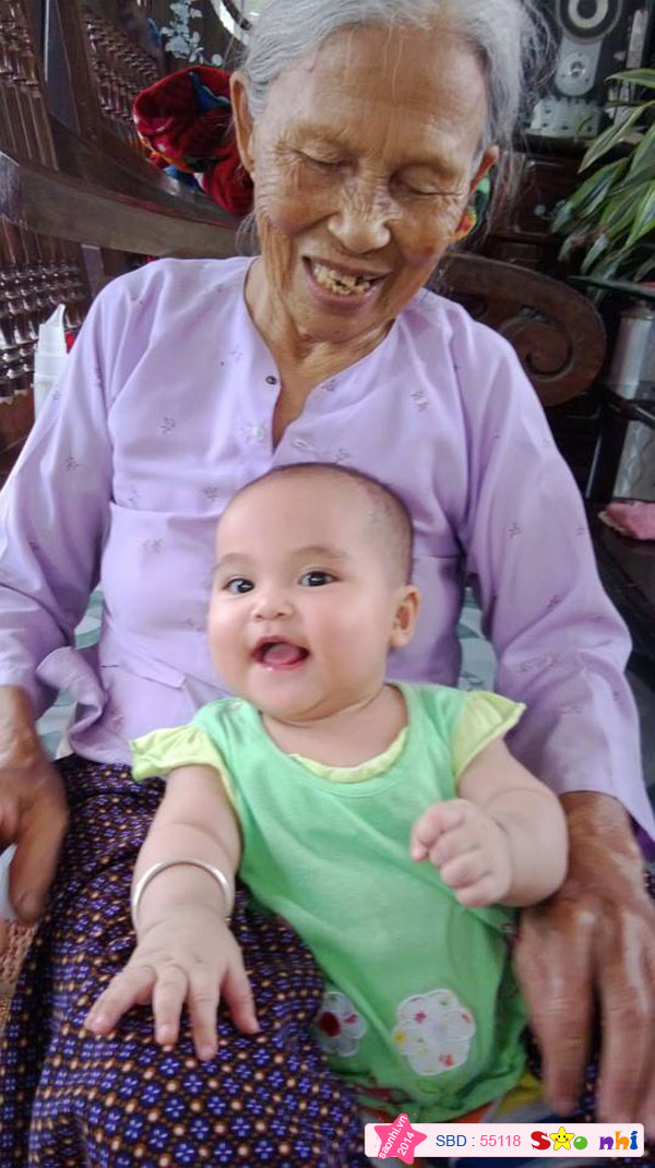 2 cụ cháu cùng tươi !