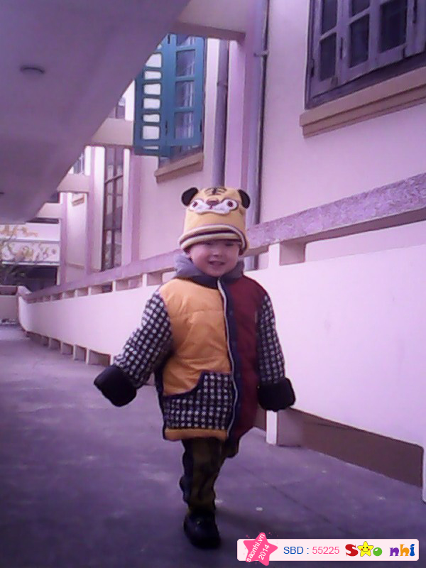 Bé Nguyễn Bách Tùng