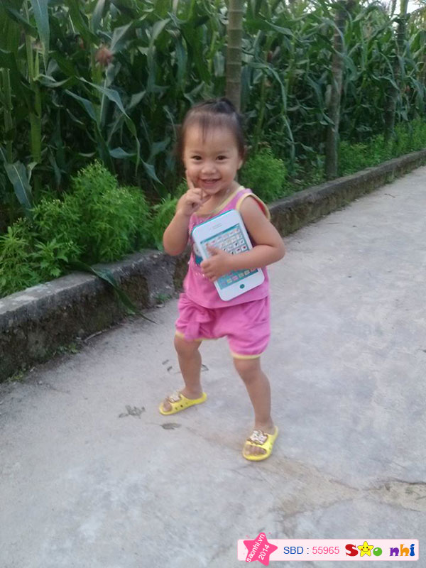 Bé Lương Gia Hân