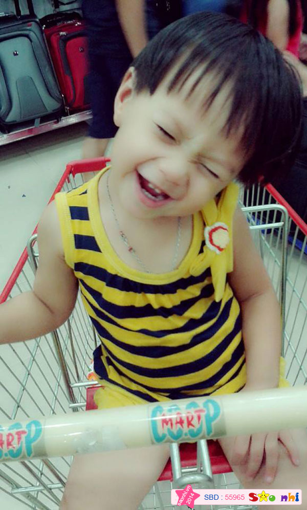 Bé Lương Gia Hân