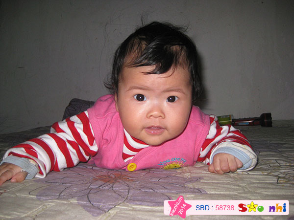 Lúc này là cháu đang rất hớn hở khi vừa lẫy được cái đầu tiên (3 tháng tuổi) ạ!