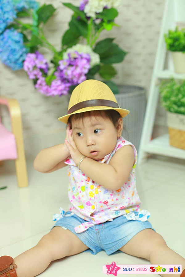 " Con Thỏ, ăn cỏ, uống nước, chui vô hang, Thỏ ngủ ". Suri thích trò này nhất nè.