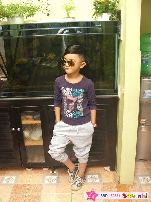 Tony tập làm người mẫu ^^