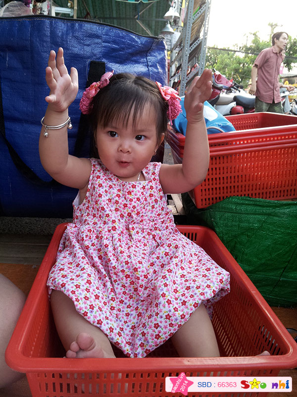 Bé Nguyễn Huỳnh Uyên Vy