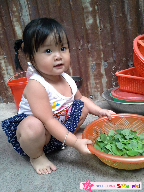 Bé Nguyễn Huỳnh Uyên Vy