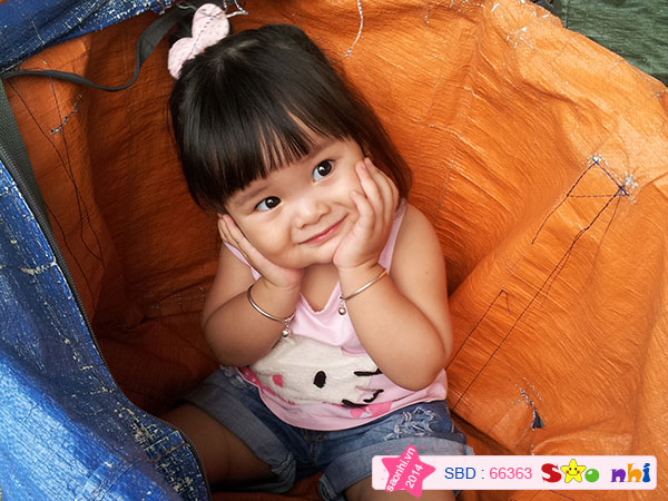 Bé Nguyễn Huỳnh Uyên Vy
