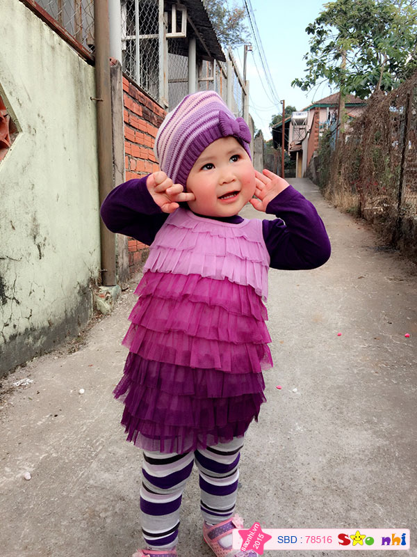 Em duyên dáng hem cả nhà?