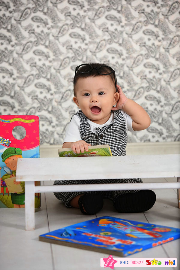 bắt đầu đọc theo cô thôi" chữ O tròn như quả trứng ..."