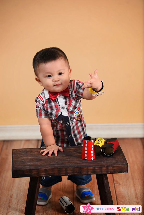 Bé Đinh Trần Gia Bảo