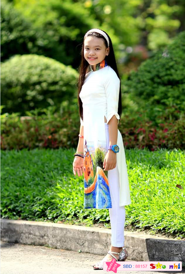 Con đi chơi ở công viên Lý Tự Trọng với cả nhà đấy ạ!Ngày lễ Tết nên con mng cho xinh xíu