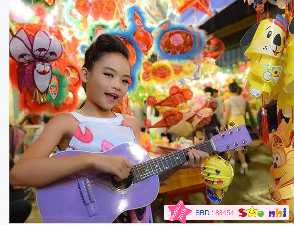 Chớp Điệu đi chơi phố lồng đèn vui lắm!!!