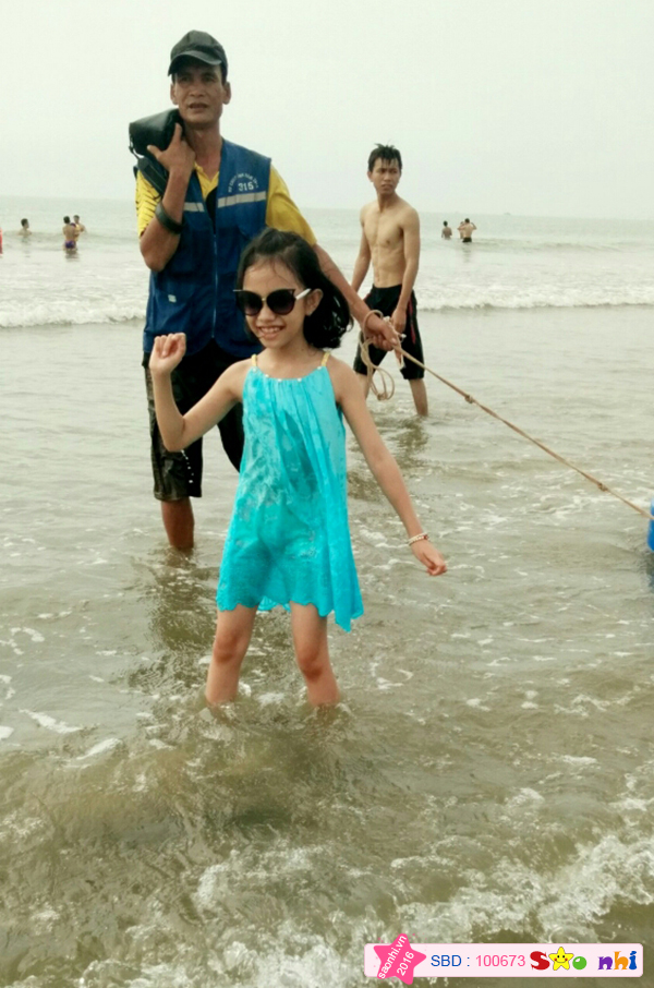 bé Bùi Tường Linh