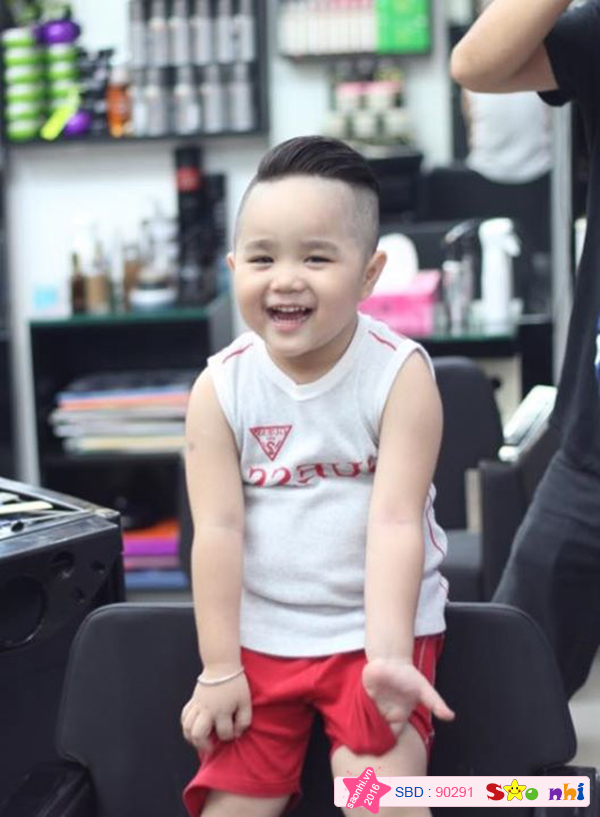 bé Nguyễn Huỳnh Gia Bảo