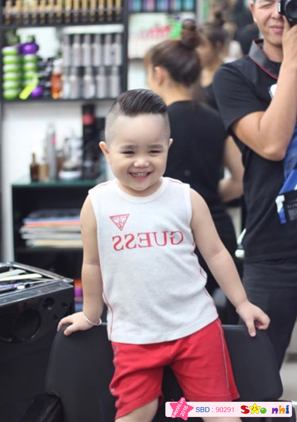 bé Nguyễn Huỳnh Gia Bảo