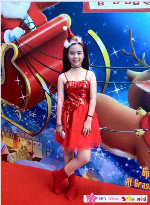 Con đi diễn đêm Giáng Sinh