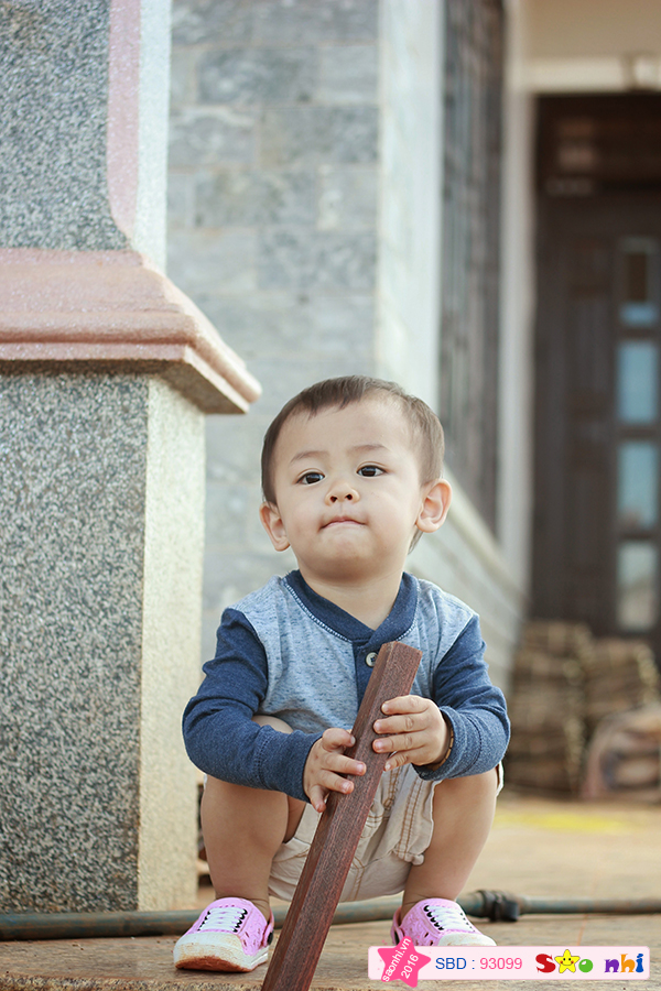 Chàng trai má núm của mẹ 