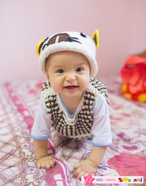 -Lại đây bố cho bánh  là  bò nhanh lắm