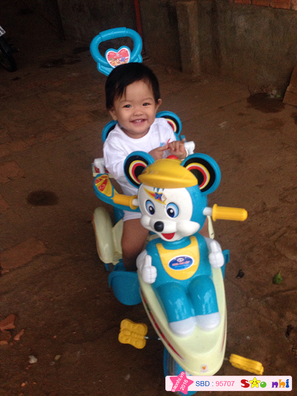 bé Bùi Diễm Quỳnh