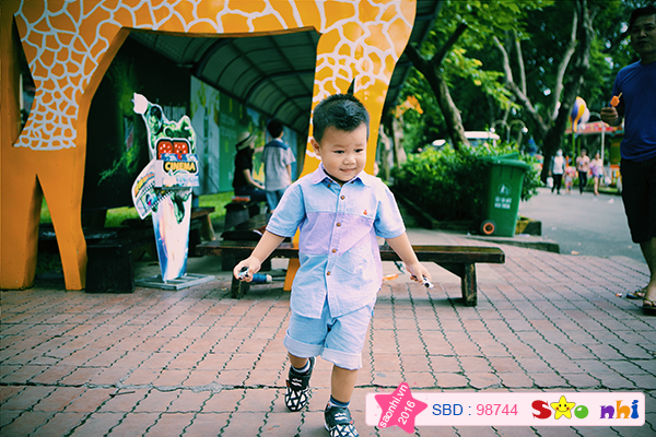 Con tên Sam xin chào mọi người,con rất vui được dẫn đi thảo cầm viên chơi. Con rất năng động thích leo trèo thích tạo dáng chụp hình ạh.