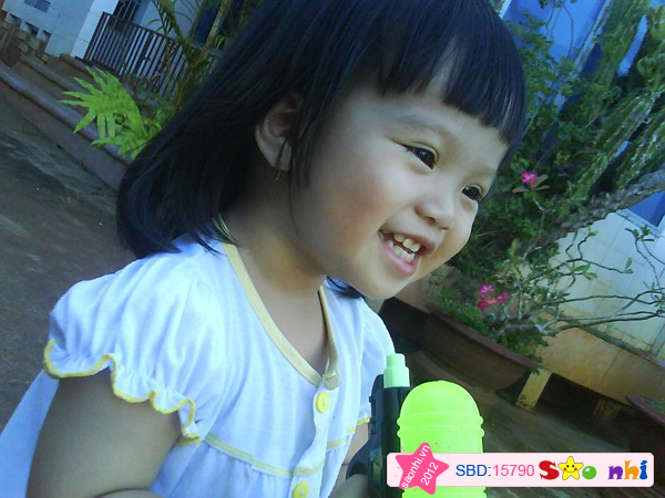 Cười thật vui vẻ,hồn nhiên